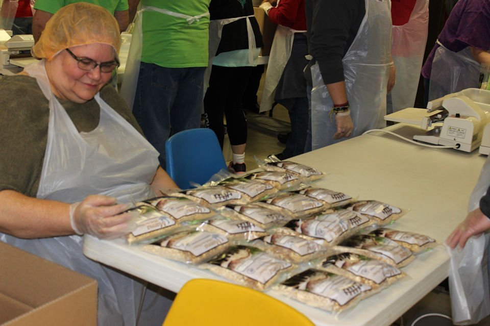 Woman with finished meals in a bag.