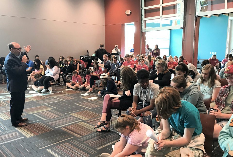 Bishop Bard blesses Michigan participants to Youth 2019