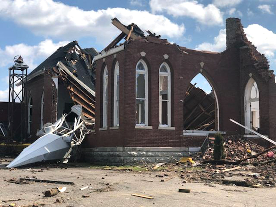 Tennessee church loses steeple