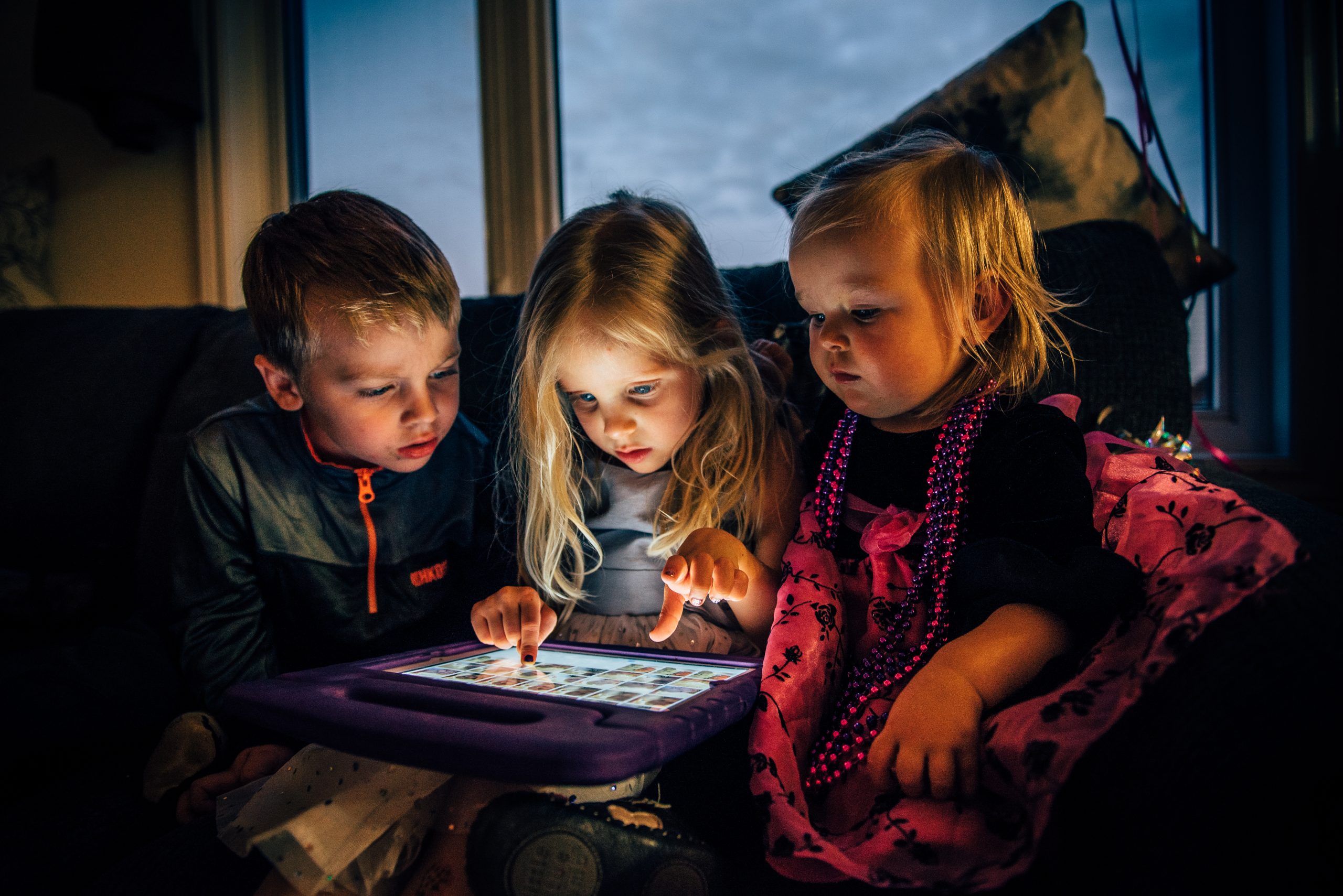 children with a tablet