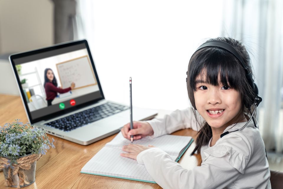 Hopeful child learning online