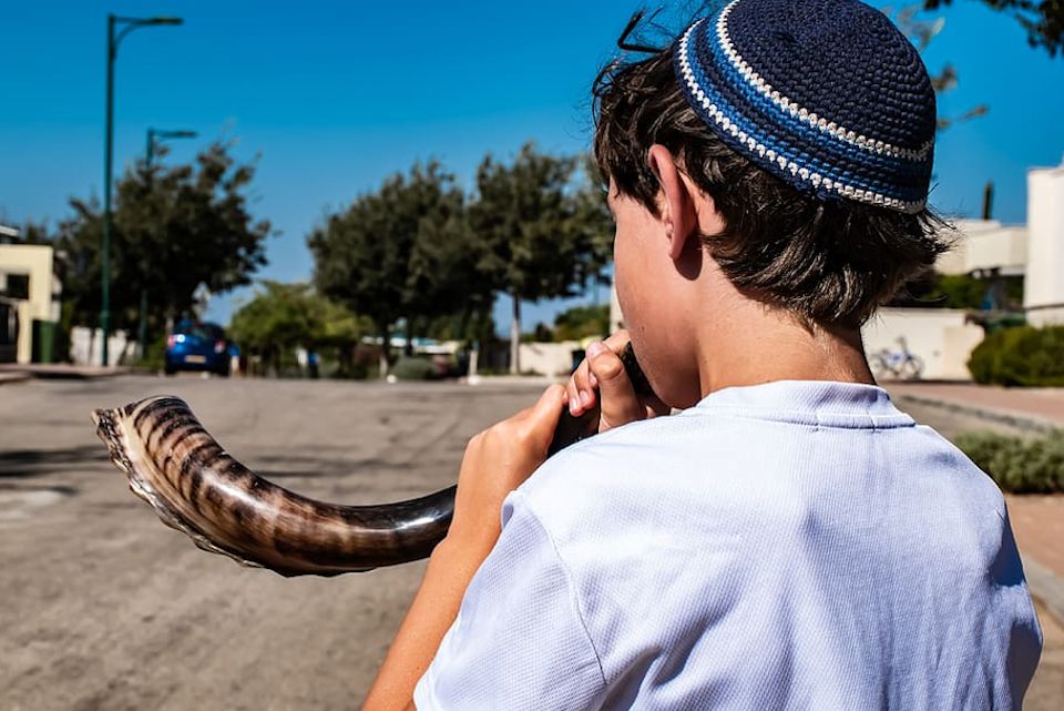 Shofar helps News remember