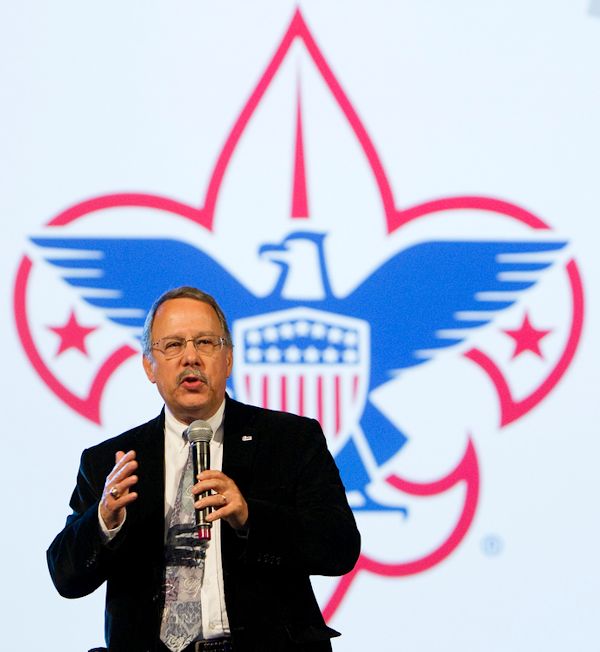 Gil Hanke, UMMen supports scouts