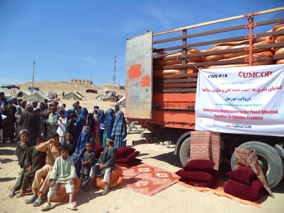 Afghans receive aid