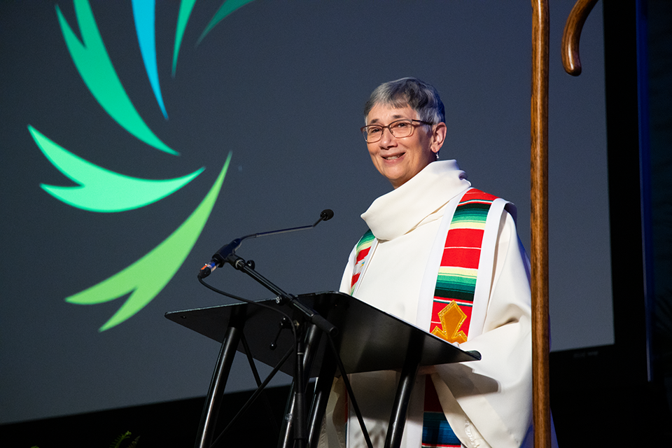 Jennifer Browne leads worship during the 2022 Michigan Annual Conference.