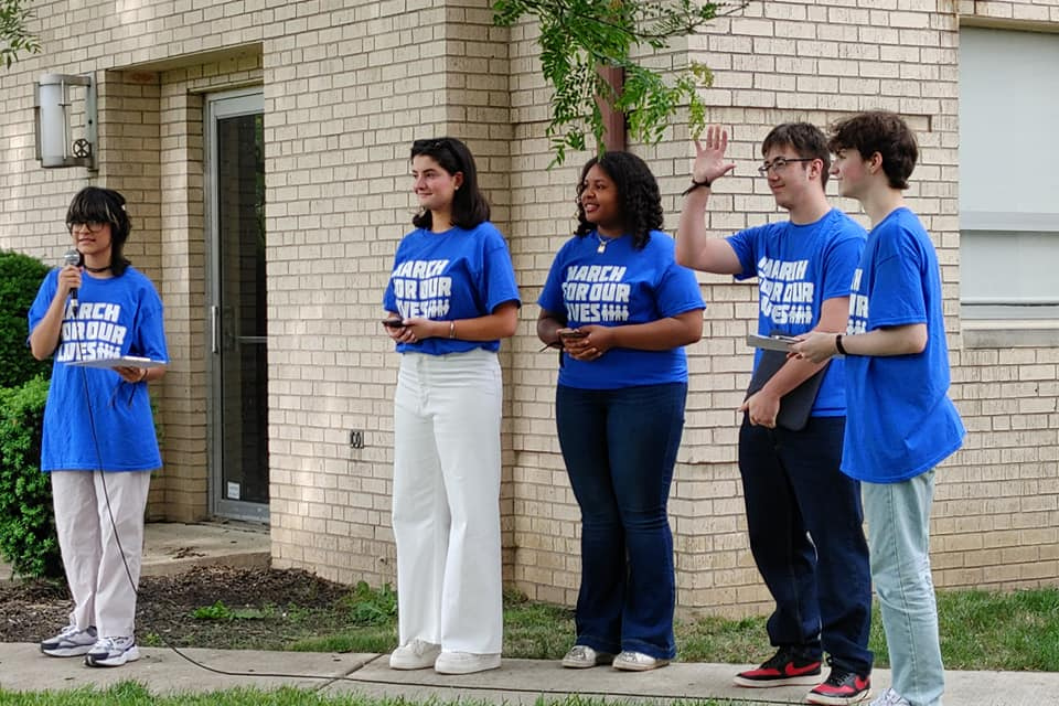 Students organizing a March for Our Lives community event at Nardin Park UMC.