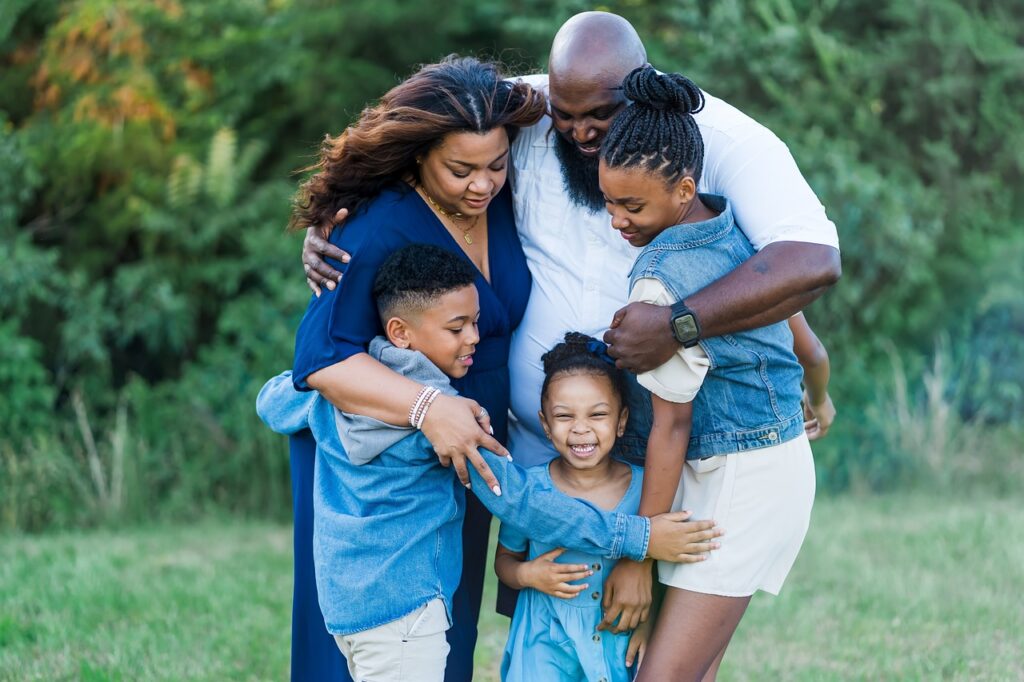 family-gdbf8f49bd_1280