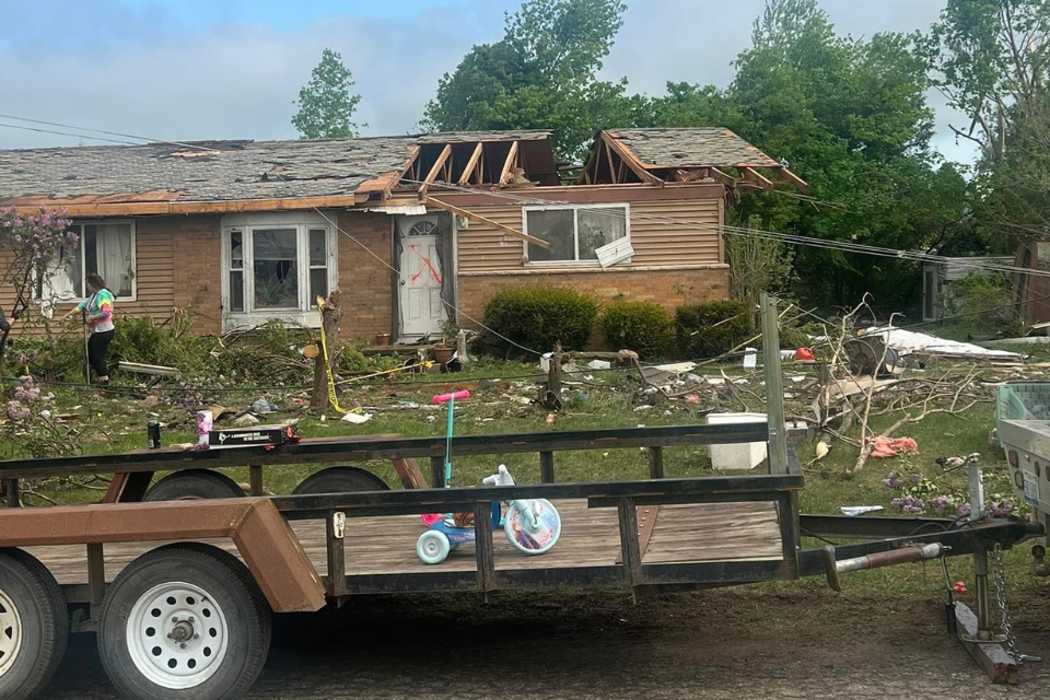 Tornado damage in Gaylord