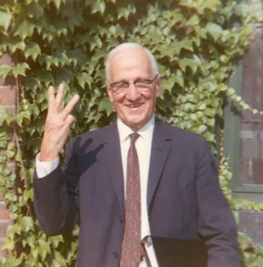 Man holding up three fingers