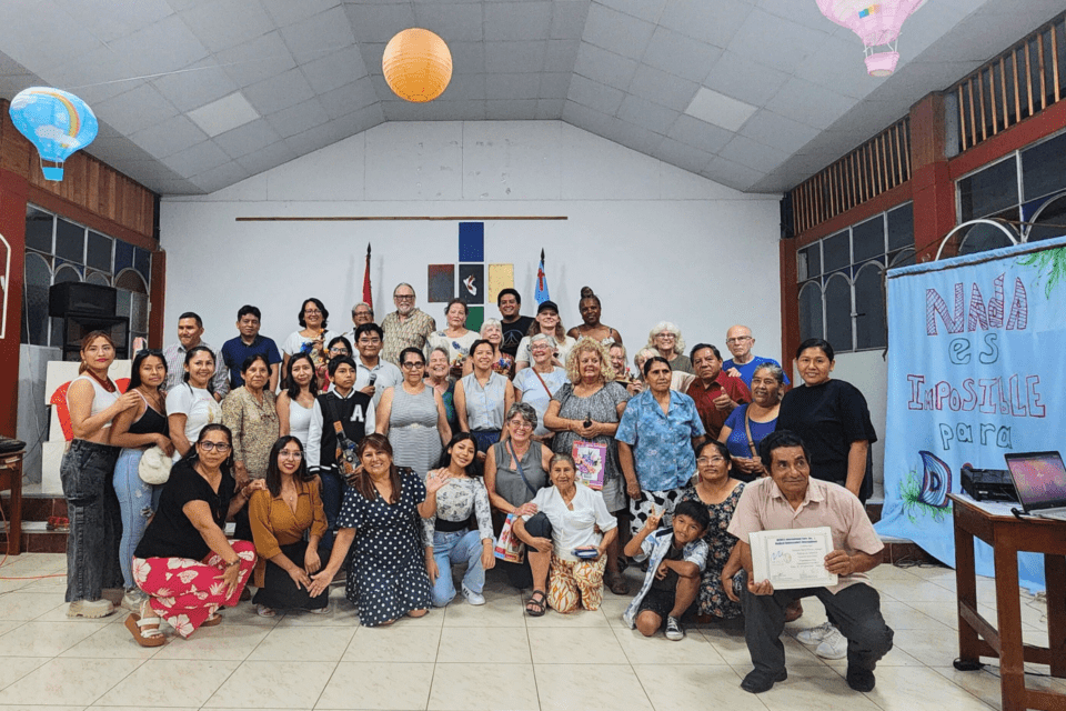 VIM team members and Peruvian church members