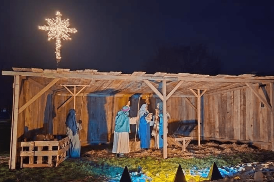 Living nativity with stable and holy family